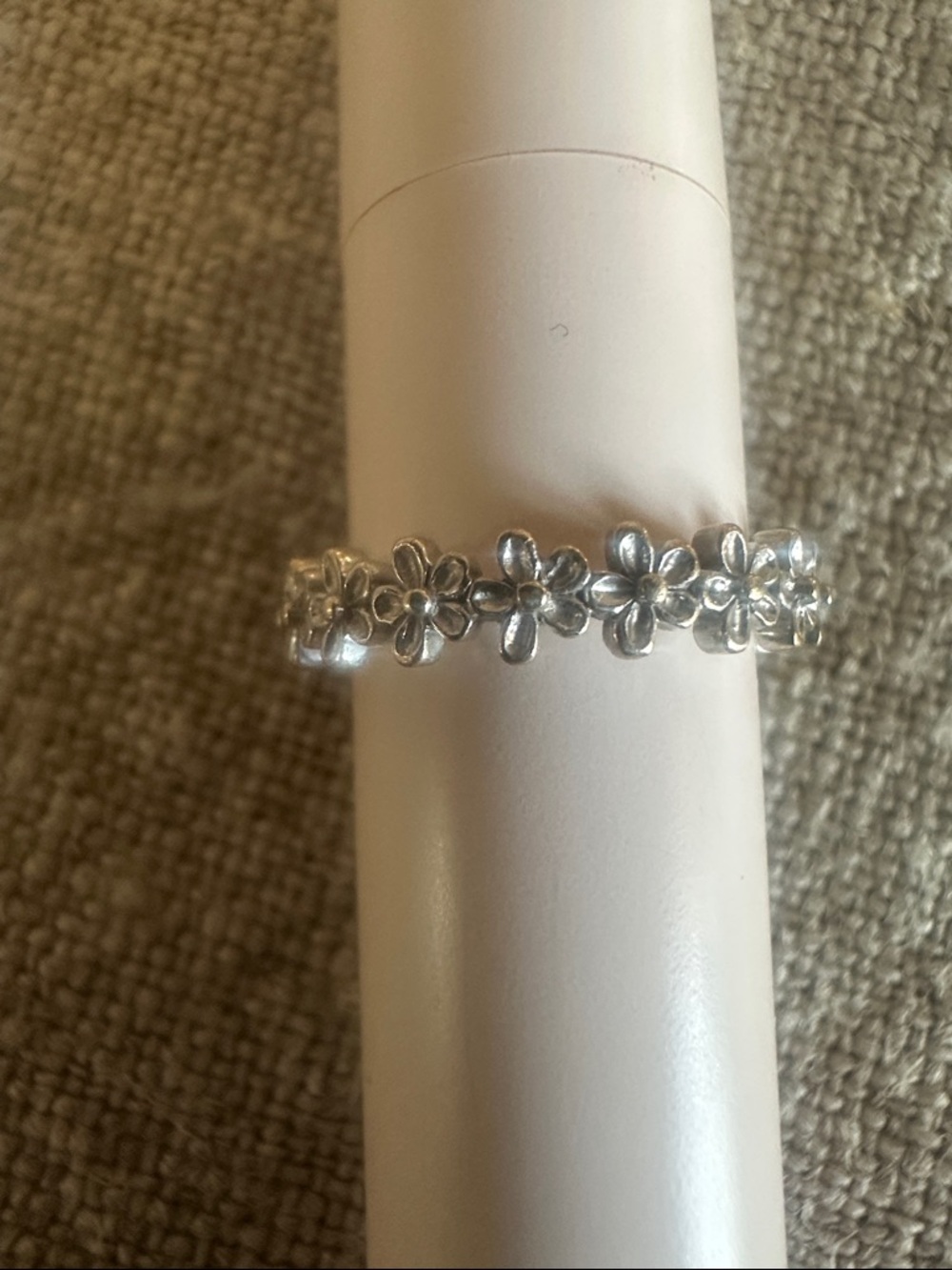 Monica Rich Kosann 18K White Gold “Now or Never” Skull & Daisy eternity band 7 - Picture 4 of 9
